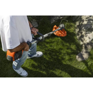 Model HUSQVARNA 215iL z akumulatorem i ładowarką